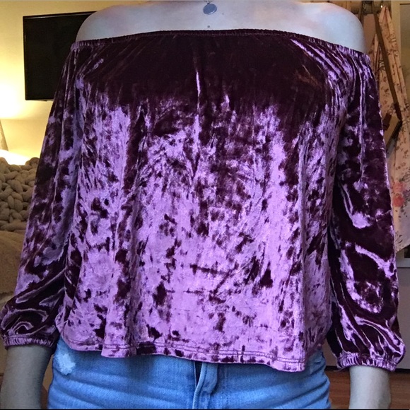 off the shoulder red velvet hollister top - Picture 2 of 4